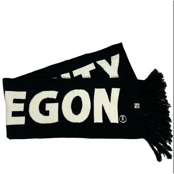 University of Oregon Black & White Acrylic Scarf by the Game Adult Unisex - Picture 2 of 2